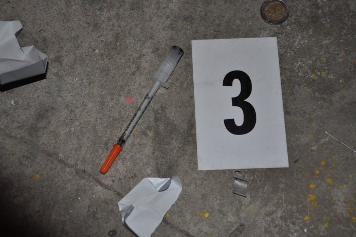 Ilustračný obrázok k článku Domová prehliadka a podozrenie na obchodovanie s drogami: Roman skončil v rukách polície