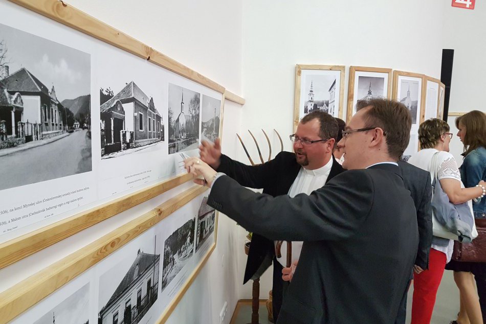 Ilustračný obrázok k článku Otvorenie výstavy v Plešivci na FOTKÁCH: V zbierke aj exempláre z doby Rakúsko-Uhorskej Monarchie