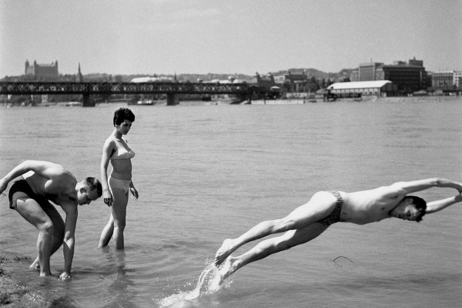 Ilustračný obrázok k článku FOTO: Lido bolo kedysi magnetom Bratislavčanov. Štramáci a fešné devy si vedeli užiť leto!