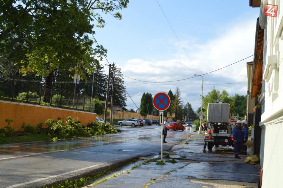 Ilustračný obrázok k článku Poriadna búrka nad Rožňavou: Mračná ako zo zlého filmu, FOTO