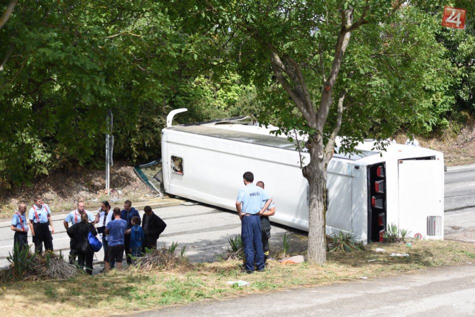 Ilustračný obrázok k článku Nehoda autobusu z Považskej, 25 ľudí zranených: FOTO priamo z miesta
