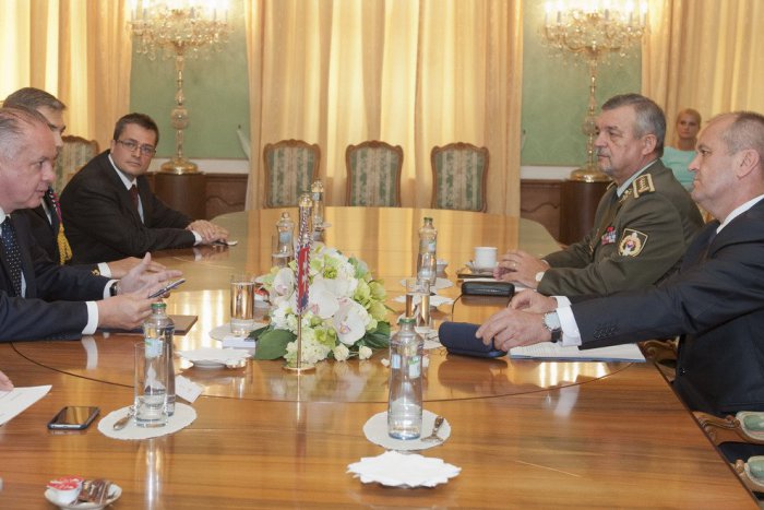 Ilustračný obrázok k článku Kiska po stretnutí s ministrom obrany: Situácia okolo ukradnutej munície je vážna