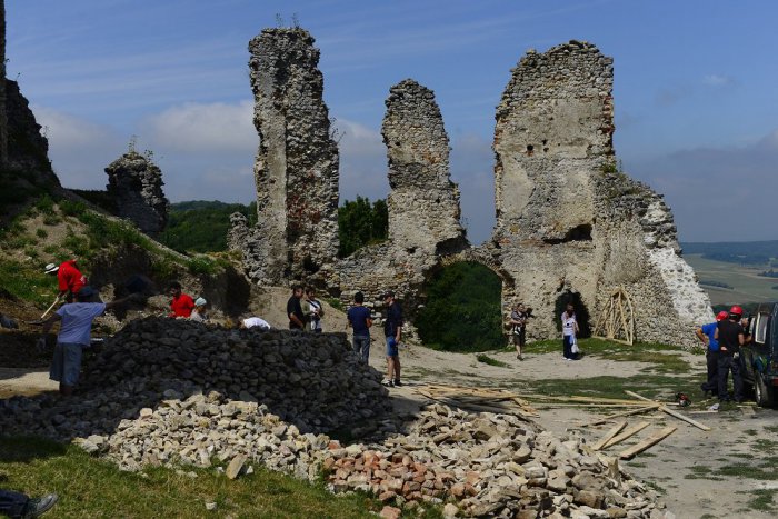 Ilustračný obrázok k článku Brekovský hrad ožije: Na kopci pri stredovekej stavbe sa tešte na parádnu akciu