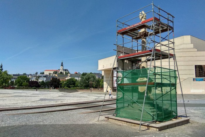 Ilustračný obrázok k článku Opravujú Mariánsky stĺp na Svätoplukovom námestí: Práce budú stáť vyše 5-tisíc eur