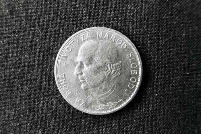 Ilustračný obrázok k článku RANNÁ ŠTVORKA:  Pred 78 rokmi vydali 5 korunovú mincu s Andrejom Hlinkom