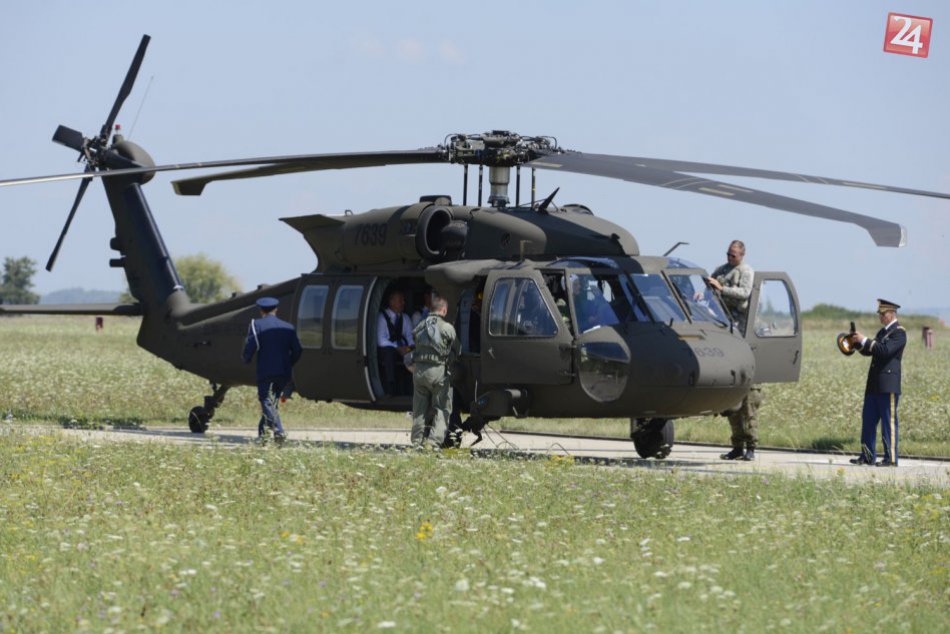 Ilustračný obrázok k článku FOTO: Minister obrany odovzdal vzdušným silám nové vrtuľníky Black Hawk
