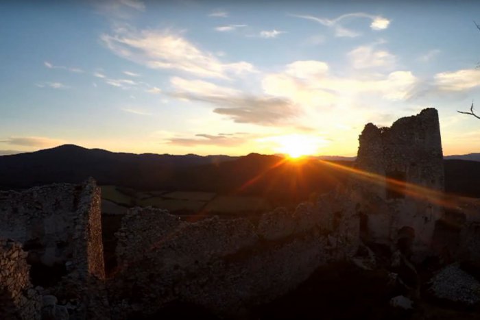 Ilustračný obrázok k článku Za históriou nemusíte chodiť ďaleko: Úžasná cesta od hradu na hrad zachytená na VIDEO