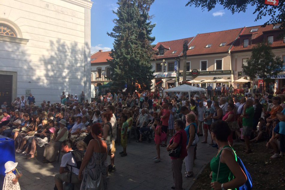 Ilustračný obrázok k článku Tisícky ľudí pod Tatrami: Festival Made in Slovakia zaplnil popradské námestie