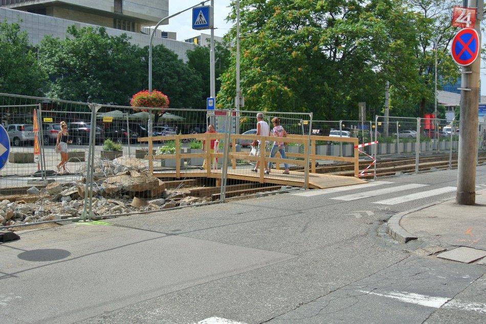 Ilustračný obrázok k článku Zastavenie rekonštrukcie trate na Špitálskej nebol skrat, tvrdí ministerstvo dopravy