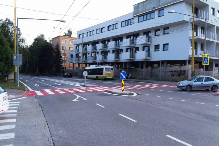 Ilustračný obrázok k článku Zmena v doprave na Komenského ulici: Aha, čo tu pribudlo! FOTO