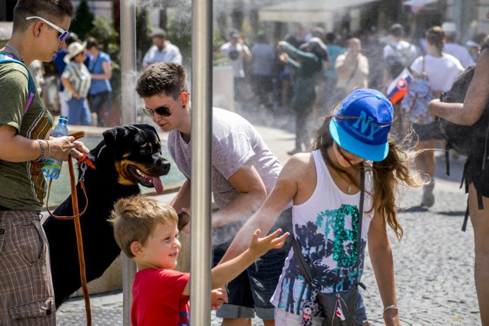 Ilustračný obrázok k článku RANNÁ ŠTVORKA: Čaká nás horúci deň s teplotami do 31 °C, meniny má Leonard