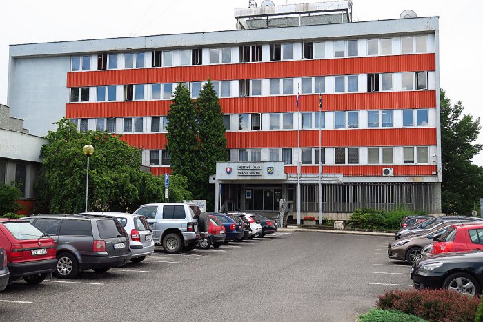 Ilustračný obrázok k článku Vjazd do priemyselnej zóny: Rožňavská radnica má plán