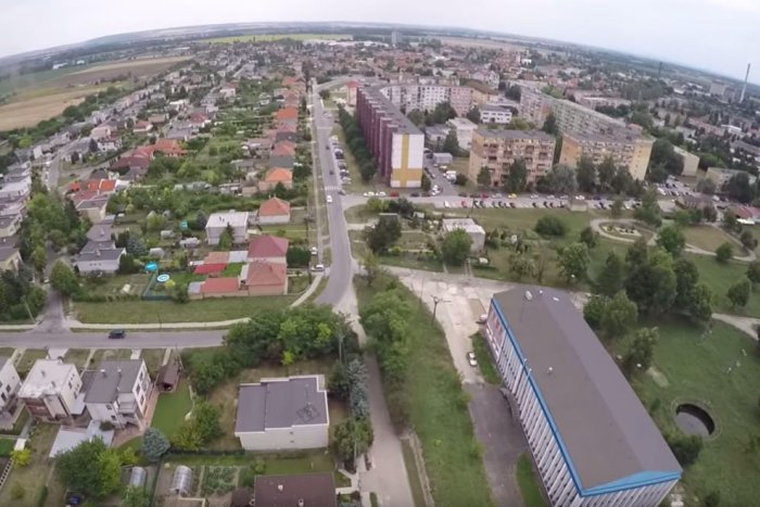 Ilustračný obrázok k článku VIDEO: Prelet ponad mesto zachytený kamerou: Šurany z vtáčej perspektívy
