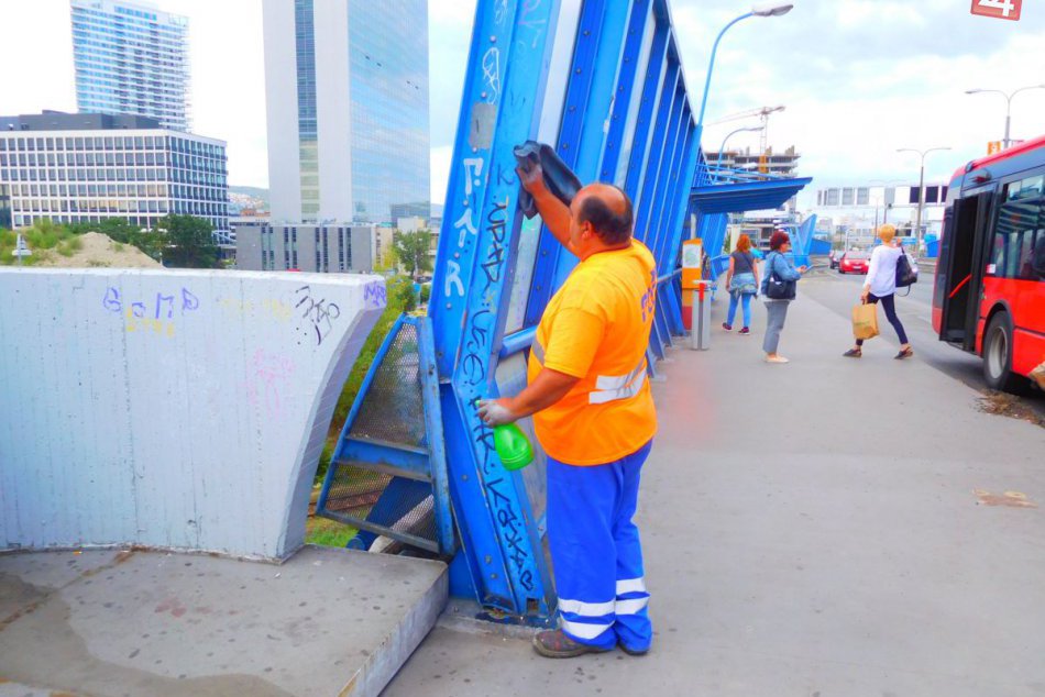 Ilustračný obrázok k článku Hlavné mesto odstraňuje grafity z hlavných bratislavských mostov