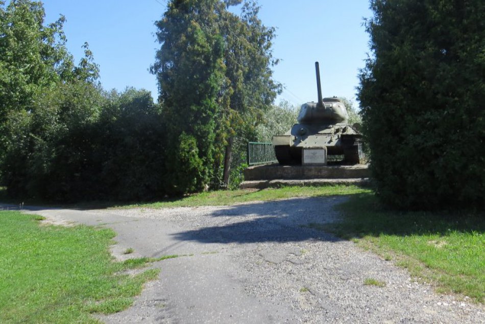 Ilustračný obrázok k článku Zemplínska dedina, ktorá má čo ukázať: Nájdete v nej nielen sovietsky tank