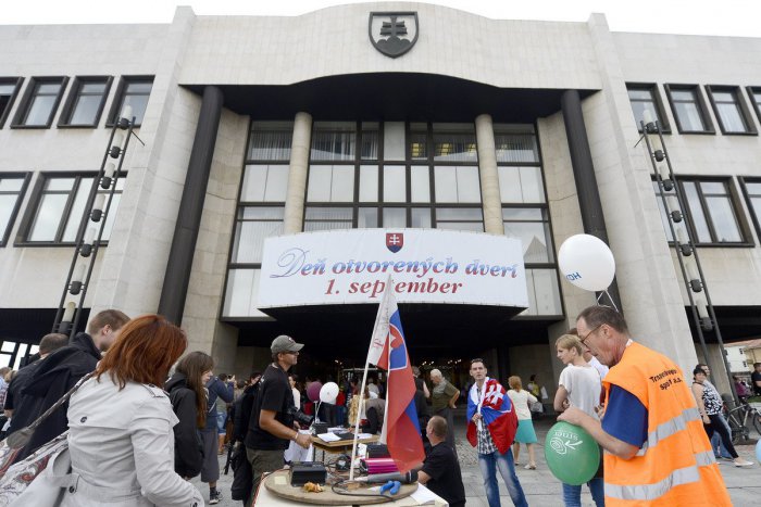 Ilustračný obrázok k článku Parlament otvorí svoje brány verejnosti: Pripravuje DOD za takmer 100-tisíc eur