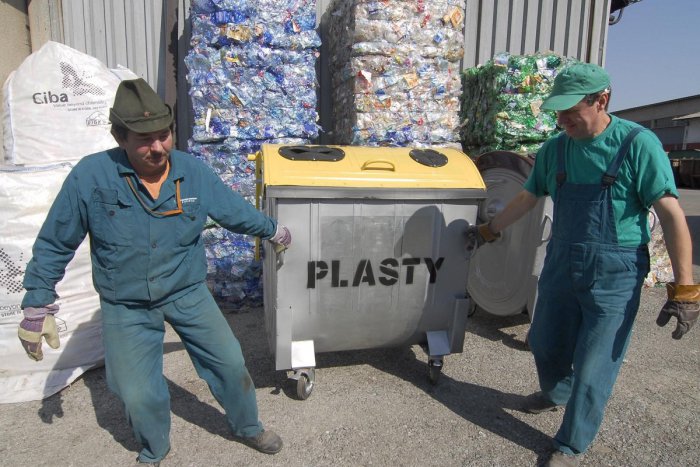 Ilustračný obrázok k článku Sviatky menia vývoz odpadu: Kedy čakať v Považskej smetiarov?