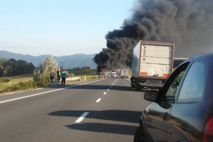 Ilustračný obrázok k článku Tragická zrážka auta s kamiónom pri Žiari: Na mieste vyhasol ľudský život