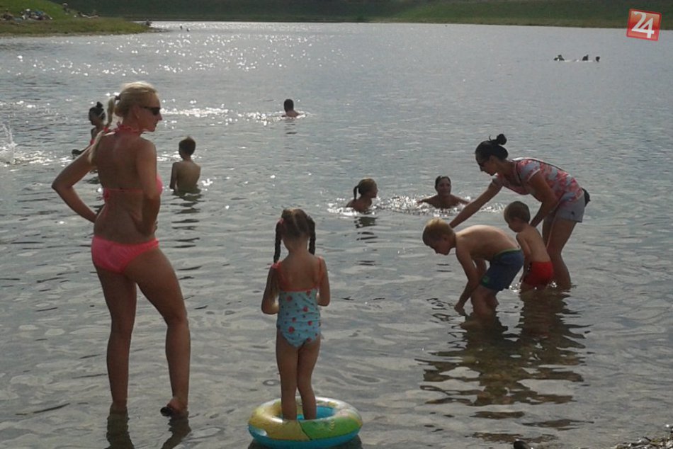 Ilustračný obrázok k článku Podhradské more otvorilo svoje brány: Letná zábava ľudí na VIDEO a FOTO