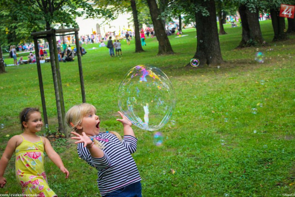 Ilustračný obrázok k článku Čarovné FOTO z Budatínskeho parku: Bubble day s veľkým prírastkom návštevníkov!