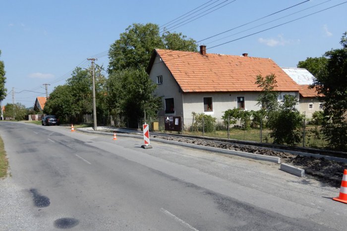 Ilustračný obrázok k článku Novinka v obci pri Lučenci. Má zvýšiť bezpečnosť chodcov aj cestujúcich