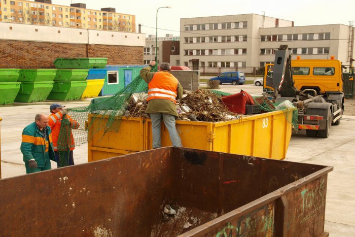 Ilustračný obrázok k článku Nepomýľte si termíny zberu nadrozmerného odpadu v Bystrici. Inak riskujete sankcie