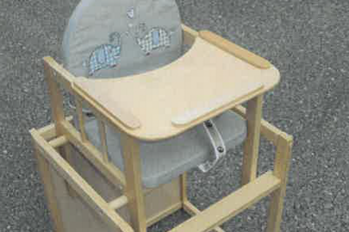 Ilustračný obrázok k článku Inšpektori varujú pred drevenou stoličkou: Hrozí riziko poranenia dieťaťa