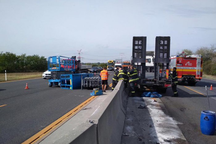 Ilustračný obrázok k článku Na diaľnici D1 havarovali dva kamióny: Vodiči stoja v dlhých kolónach
