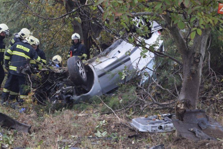Ilustračný obrázok k článku Tragická nehoda v okrese Trnava: Seat narazil do stromu! FOTO
