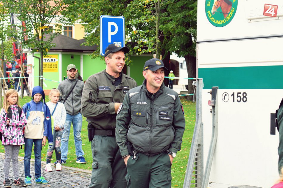 Ilustračný obrázok k článku Námestie v Rožňave obsadili policajti, hasiči a vojaci: FOTO z miesta