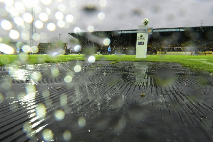 Ilustračný obrázok k článku Ovplyvní nepriaznivé počasie futbal cez víkend? Pozrite si stanovisko komisie