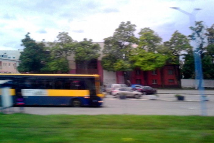 Ilustračný obrázok k článku Cestujete autobusom z Hlohovskej stanice? Pripravte sa na presun zastávok