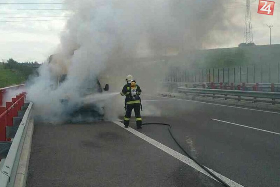 Ilustračný obrázok k článku FOTO priamo z miesta zásahu: Plamene na diaľnici v Považskej, čo sa tam dialo?