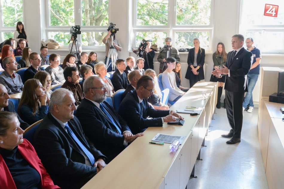 Ilustračný obrázok k článku Robert Fico v Nitre: Pred študentmi diskutoval o Slovensku a Európskej únii, FOTO