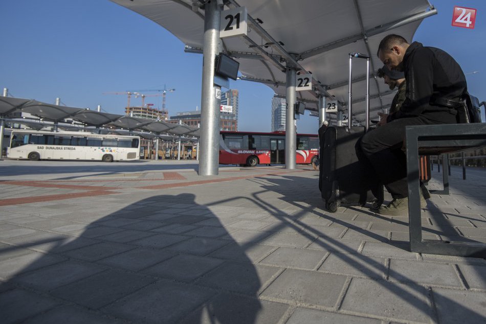 Ilustračný obrázok k článku Nové letáky na autobusových staniciach: Ministerstvo varuje pred obchodom s ľuďmi