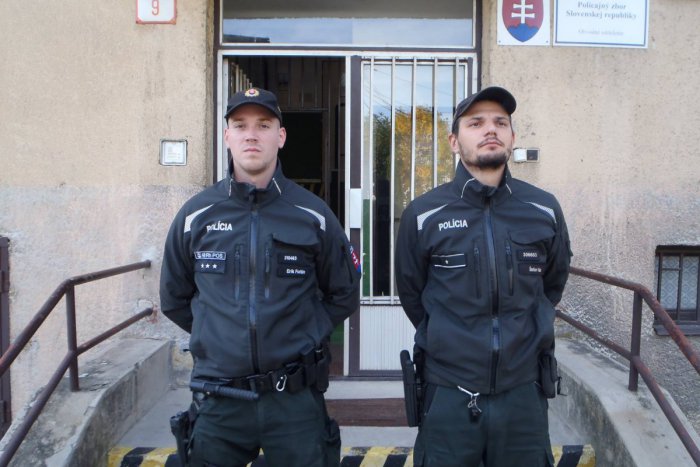 Ilustračný obrázok k článku Dráma so šťastným koncom neďaleko Košíc: Títo policajti zachránili život dieťaťa (3)