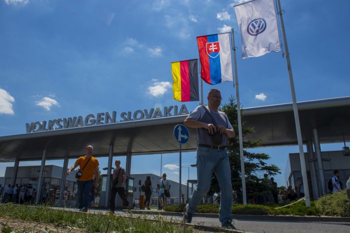 Ilustračný obrázok k článku Najväčšou firmou na Slovensku je Volkswagen. V prvej "päťke" skončil aj Slovnaft