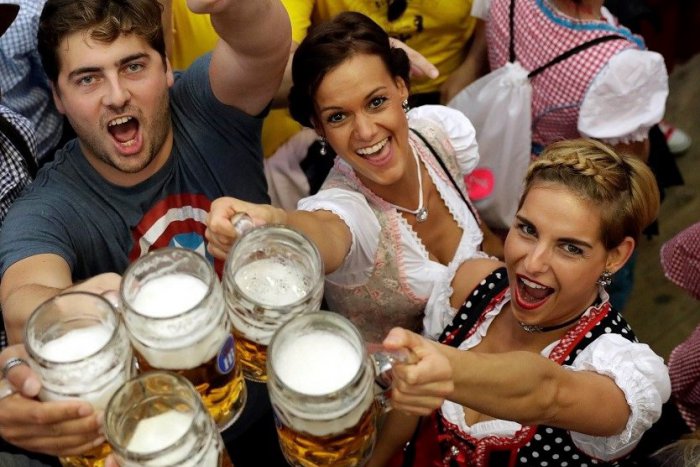 Ilustračný obrázok k článku Na Bratislavskom Októberfeste potečie pivo potokom. Pripite si s priateľmi a zabavte sa!