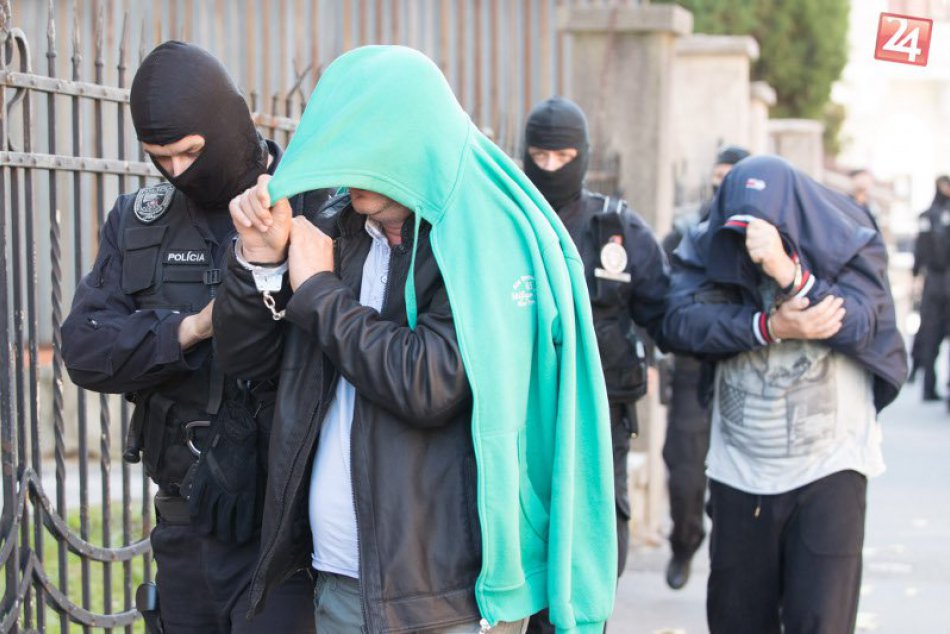 Ilustračný obrázok k článku FOTO: Trinásť zadržaných podozrivých: O ich osude rozhodne Špecializovaný súd v Bystrici
