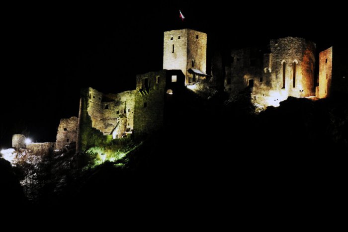 Ilustračný obrázok k článku Tip na výlet: Noc duchov na hrade Strečno preverí statočnosť aj tých najodvážnejších