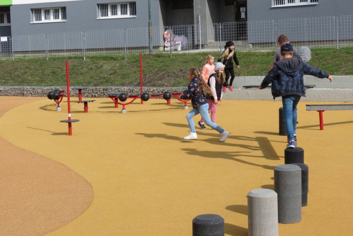 Ilustračný obrázok k článku Petržalka pokračuje v budovaní nových chodníkov a športovísk