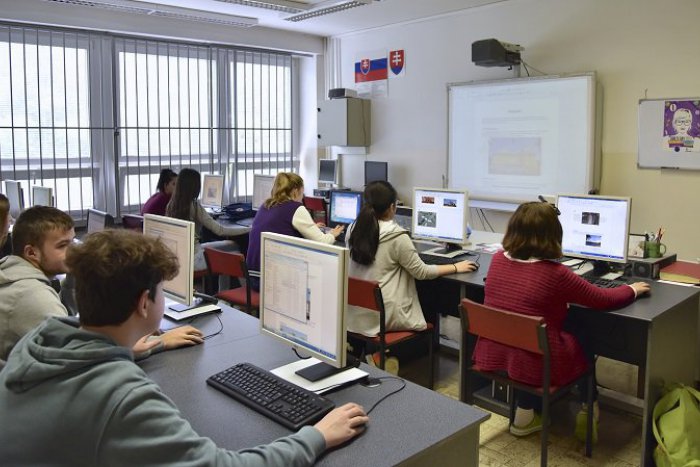 Ilustračný obrázok k článku Školy musia využívať technológie na zatraktívnenie vyučovania, tvrdí lučenecká učiteľka