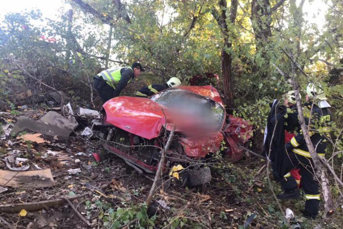 Ilustračný obrázok k článku Tragická nehoda v Podunajských Biskupiciach: Po náraze do stromu zomrel vodič aj spolujazdkyňa
