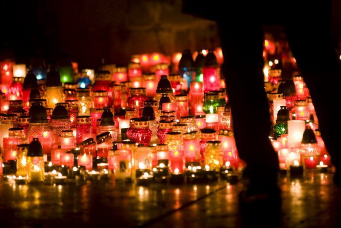 Ilustračný obrázok k článku HaZZ varuje pred rizikom požiarov pri neopatrnom zapaľovaní sviečok na cintoríne