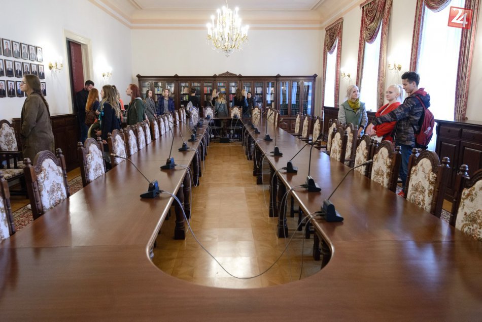 Ilustračný obrázok k článku FOTO: Budova súdu v Nitre otvorila brány verejnosti, navštívili ju desiatky ľudí