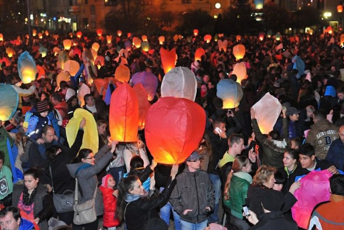Ilustračný obrázok k článku Ružomberské ulice rozžiari lampiónový sprievod: Súčasťou podujatia bude zbierka