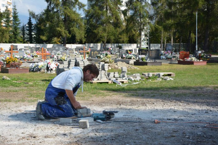 Ilustračný obrázok k článku Inovácia cintorína v Okoličnom: Modernizácia za desaťtisíce, čo pribudlo?