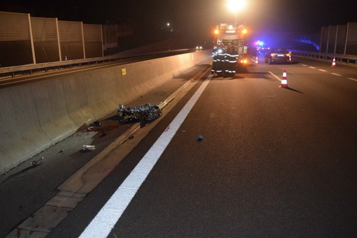 Ilustračný obrázok k článku Hrozivá dopravná nehoda: Na rýchlostnej ceste R1 zachytilo auto chodkyňu!