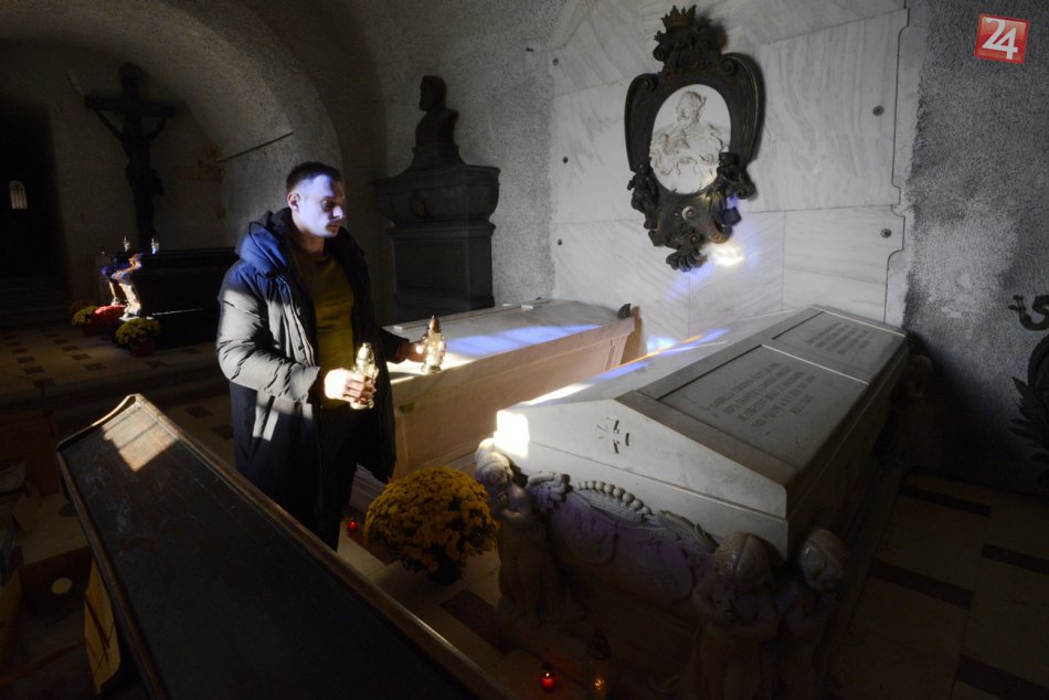 Ilustračný obrázok k článku Pre návštevníkov sprístupnili hrobku na Krásnej Hôrke: Pozrite si FOTO priamo z hradu