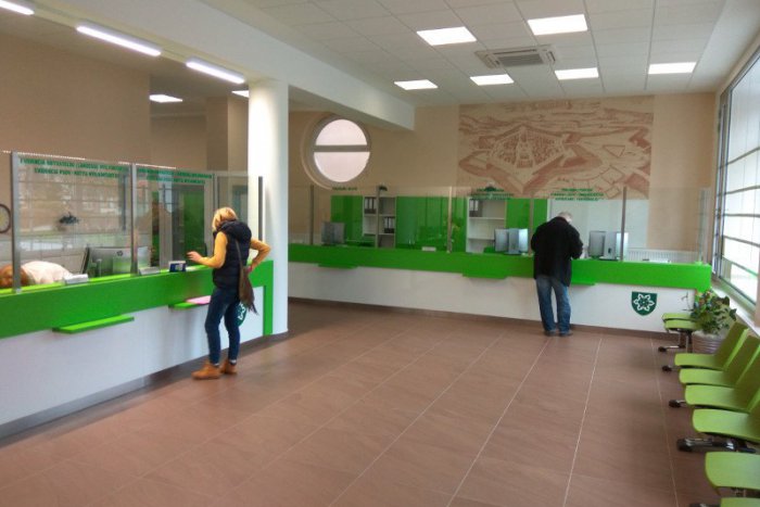 Ilustračný obrázok k článku Novinka miestnej radnice: Žiadosti Novozámčanov vybavia v prerobenej kancelárii